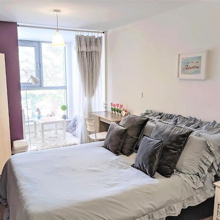 Large 3 Bedrooms In Liverpool City Centre, Free Parking Екстер'єр фото