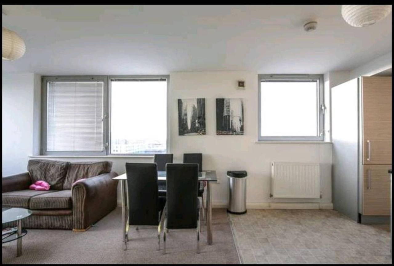 Large 3 Bedrooms In Liverpool City Centre, Free Parking Екстер'єр фото