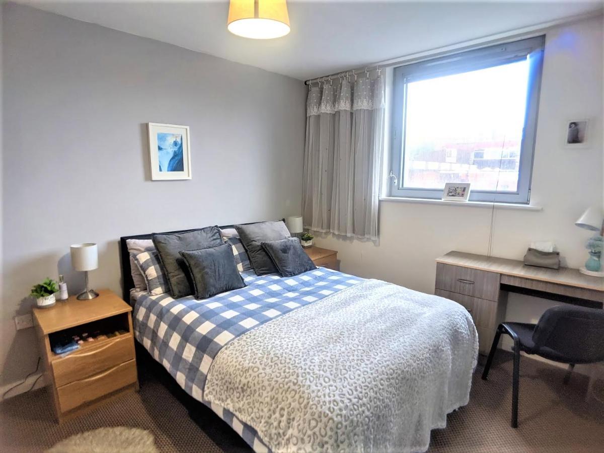 Large 3 Bedrooms In Liverpool City Centre, Free Parking Екстер'єр фото