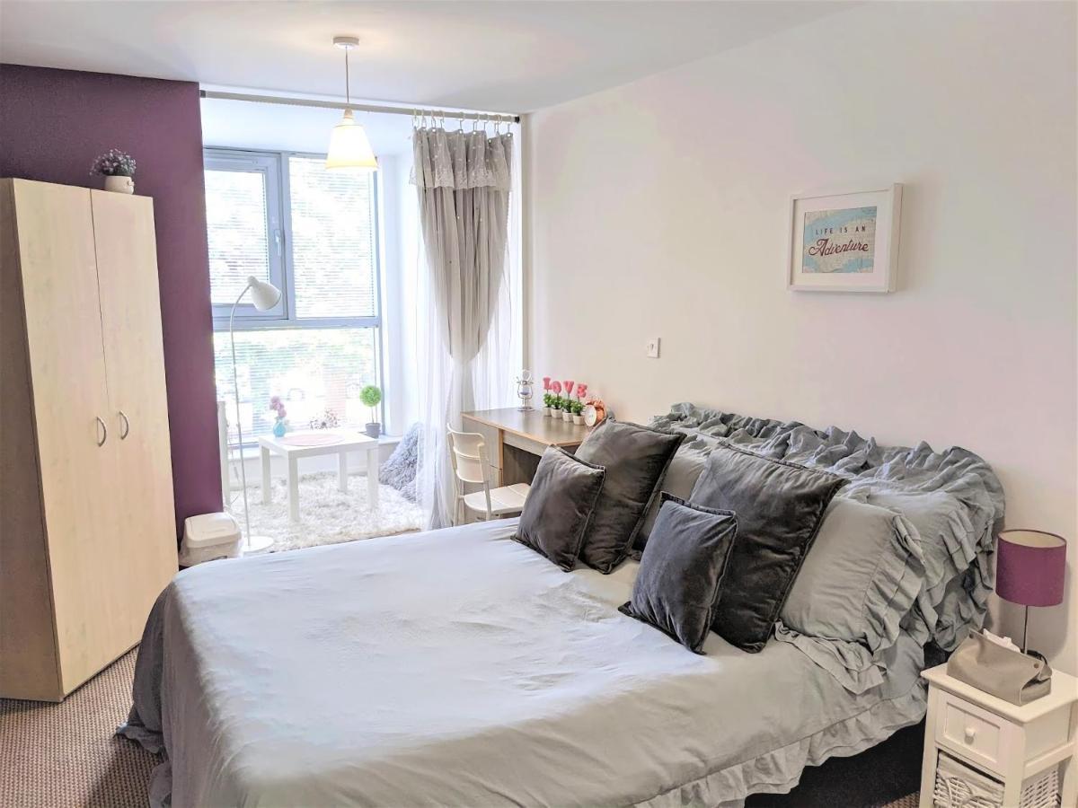 Large 3 Bedrooms In Liverpool City Centre, Free Parking Екстер'єр фото