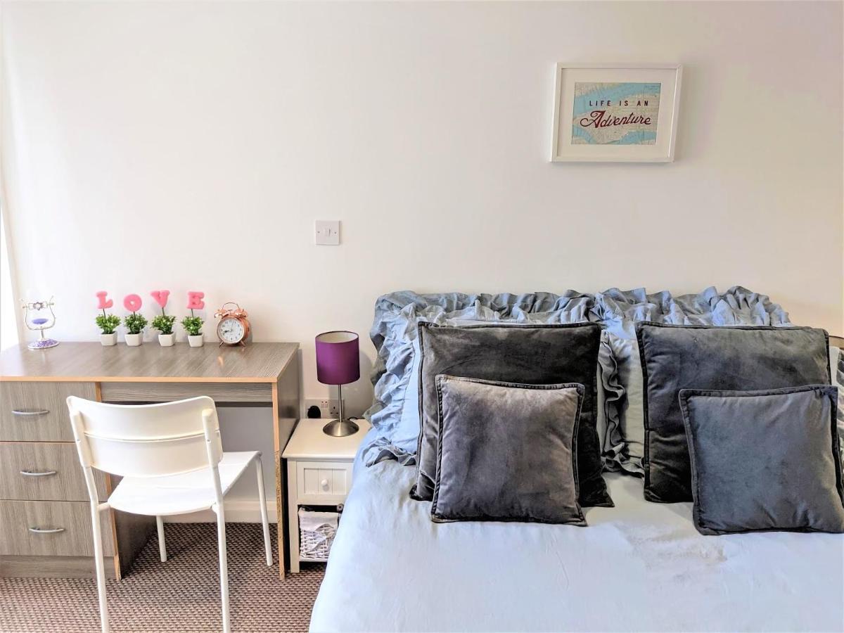 Large 3 Bedrooms In Liverpool City Centre, Free Parking Екстер'єр фото